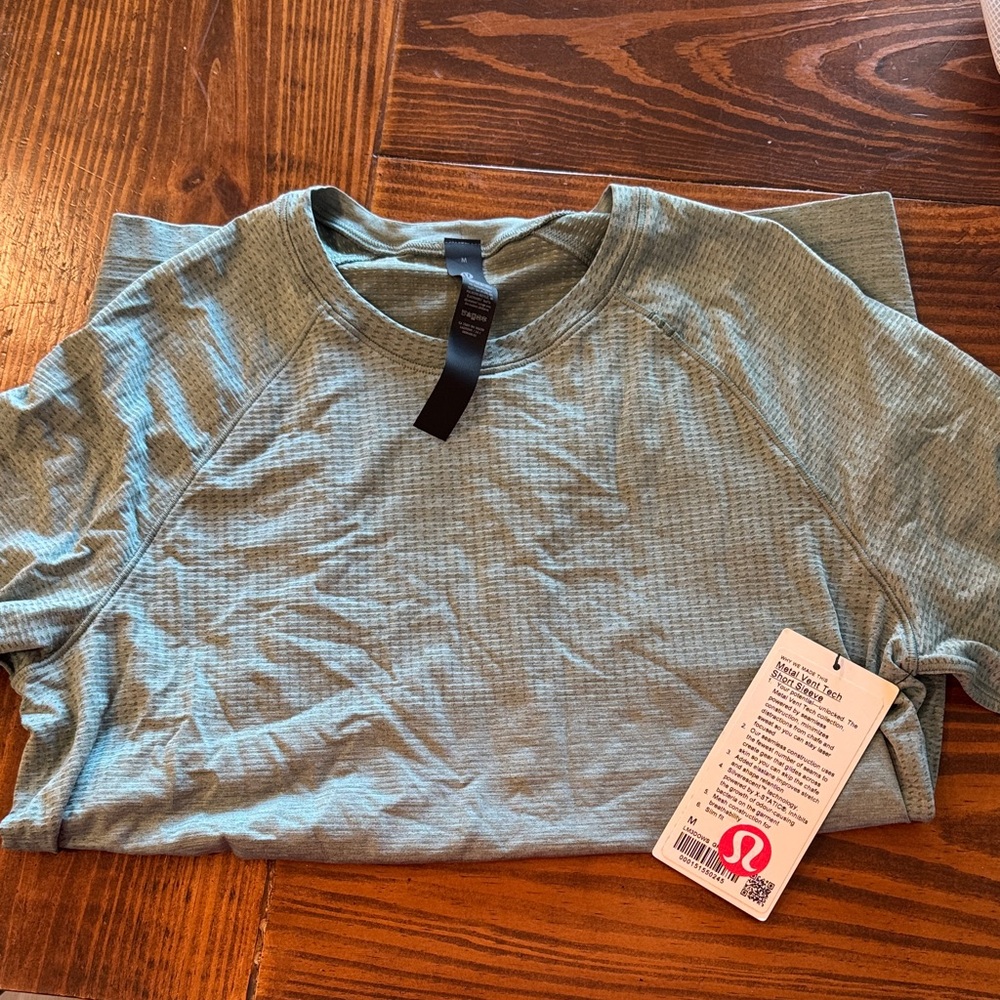 Lululemon Athletica Sage short Sleeve Shirt